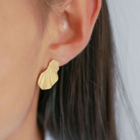 Gold wave earring - Enamel Copenhagen - Silverado Jewellery