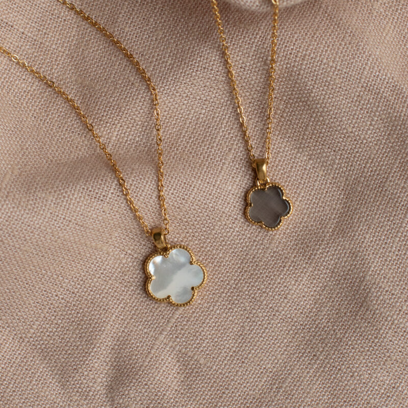 Labradorite Flower Pendant Necklace: Stylish and Versatile
