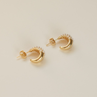 Pearl chunky hoop earrings. AMIE, Paris
