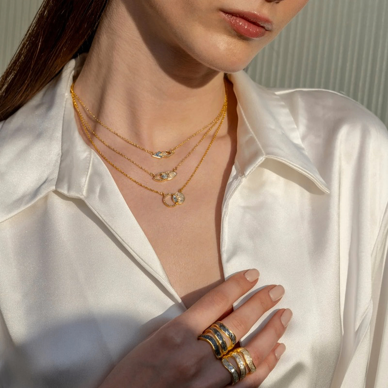 Tiid Pendant Necklace